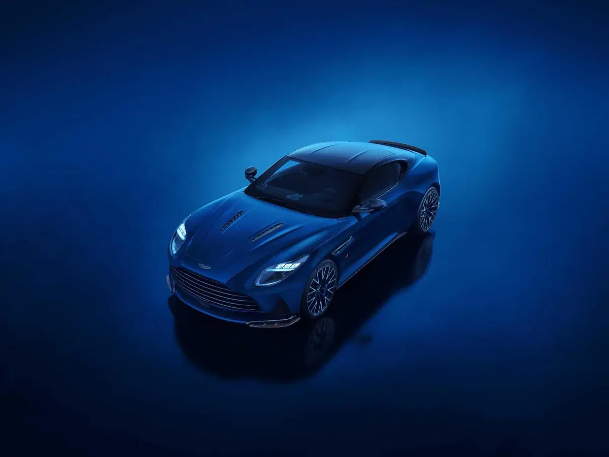 Aston Martin DB12 S: la nuova ammiraglia con il V8 bi-turbo sprigiona 700 Cv, l'ingegneria britannica si spinge oltre ogni limite (15)