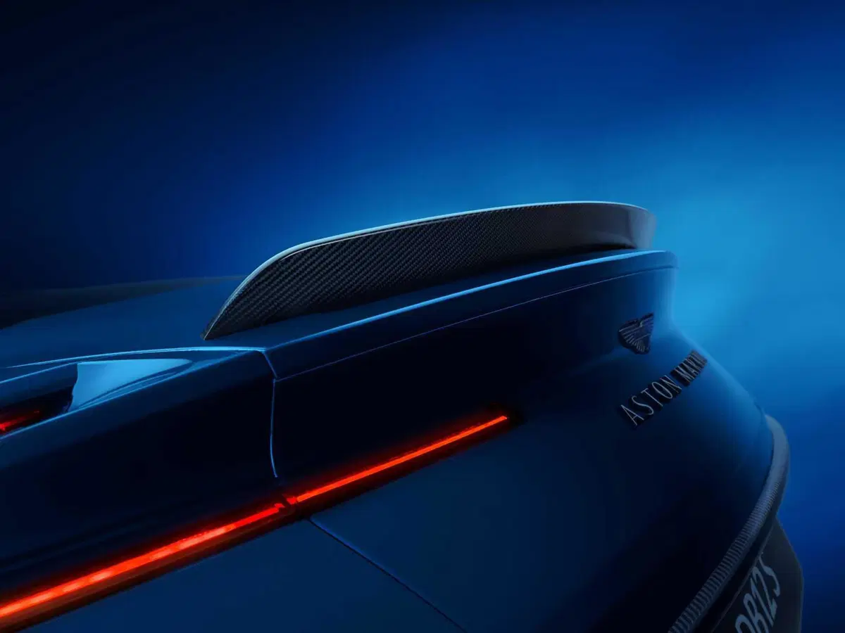 Aston Martin DB12 S: la nuova ammiraglia con il V8 bi-turbo sprigiona 700 Cv, l'ingegneria britannica si spinge oltre ogni limite (17)