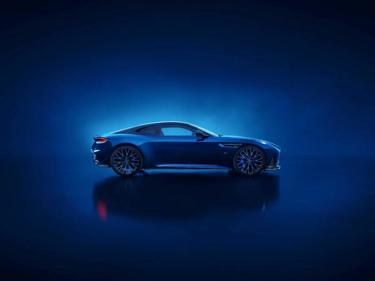 Aston Martin DB12 S: la nuova ammiraglia con il V8 bi-turbo sprigiona 700 Cv, l'ingegneria britannica si spinge oltre ogni limite (22)