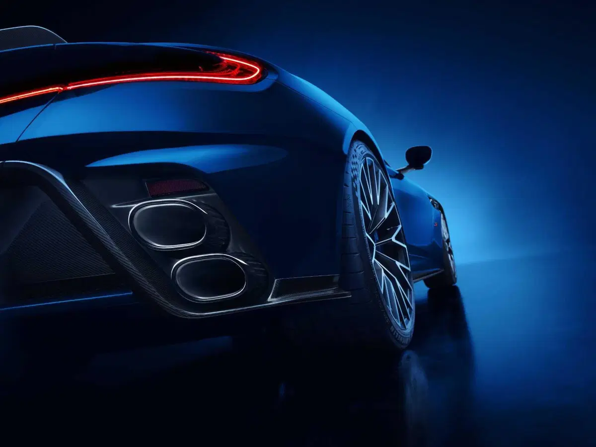 Aston Martin DB12 S: la nuova ammiraglia con il V8 bi-turbo sprigiona 700 Cv, l'ingegneria britannica si spinge oltre ogni limite (21)
