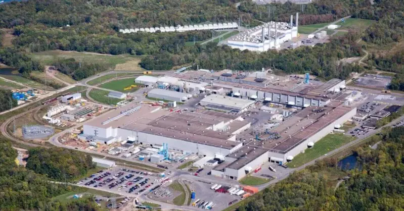 Una fabbrica di alluminio di Ford prende fuoco: ferma la produzione per parecchi mesi