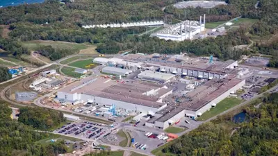 Una fabbrica di alluminio di Ford prende fuoco: ferma la produzione per parecchi mesi