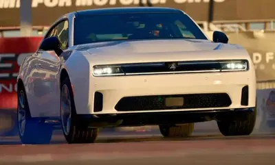Dodge Charger: il V8 potrebbe davvero tornare. Stellantis pronta a investire 10 miliardi di dollari 