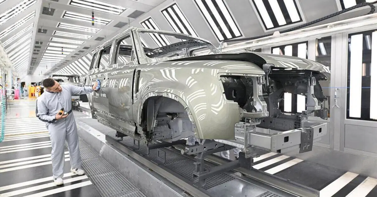 Jaguar Land Rover riparte dopo l&rsquo;attacco hacker: la produzione torna attiva dopo oltre un mese di stop