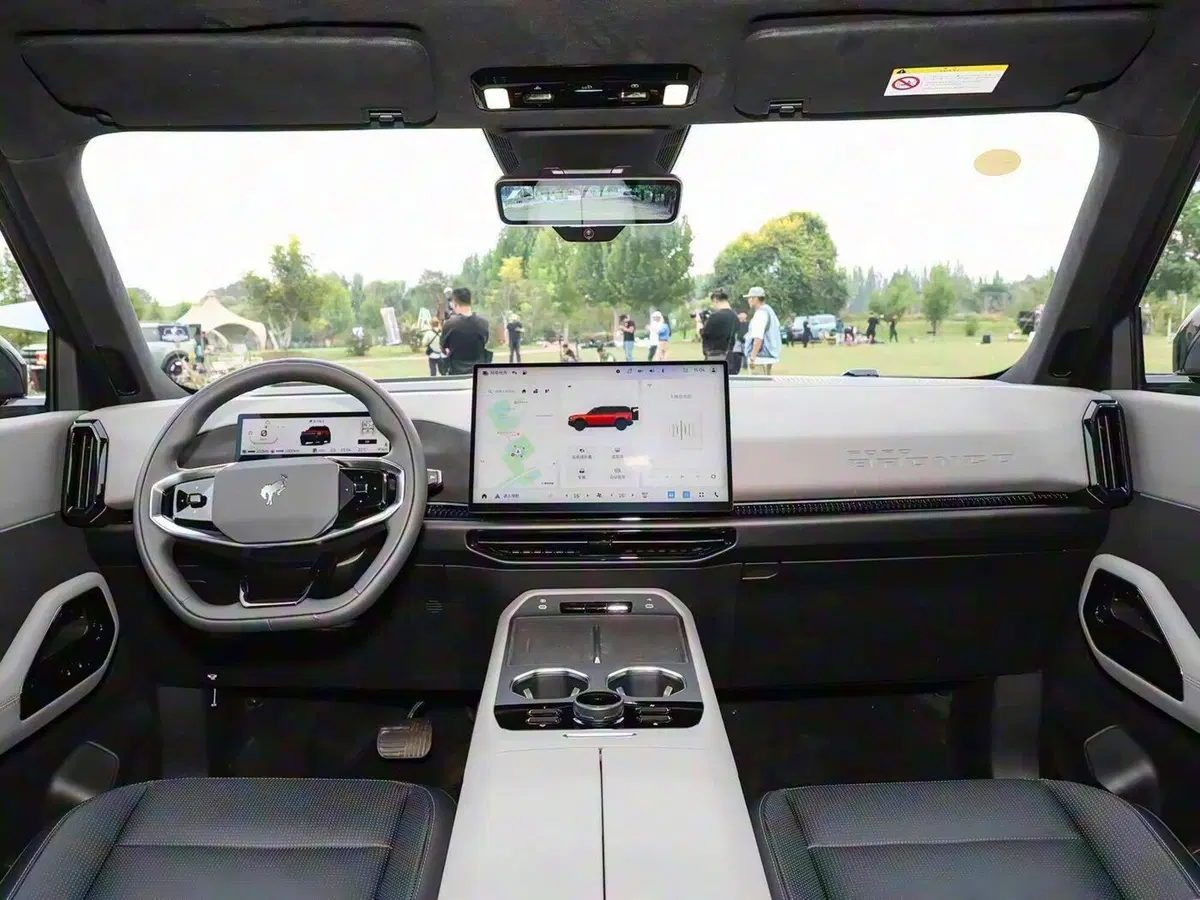 La nuova Ford Bronco elettrica diventa ora un camper hi-tech con una tecnologia da urlo (4)