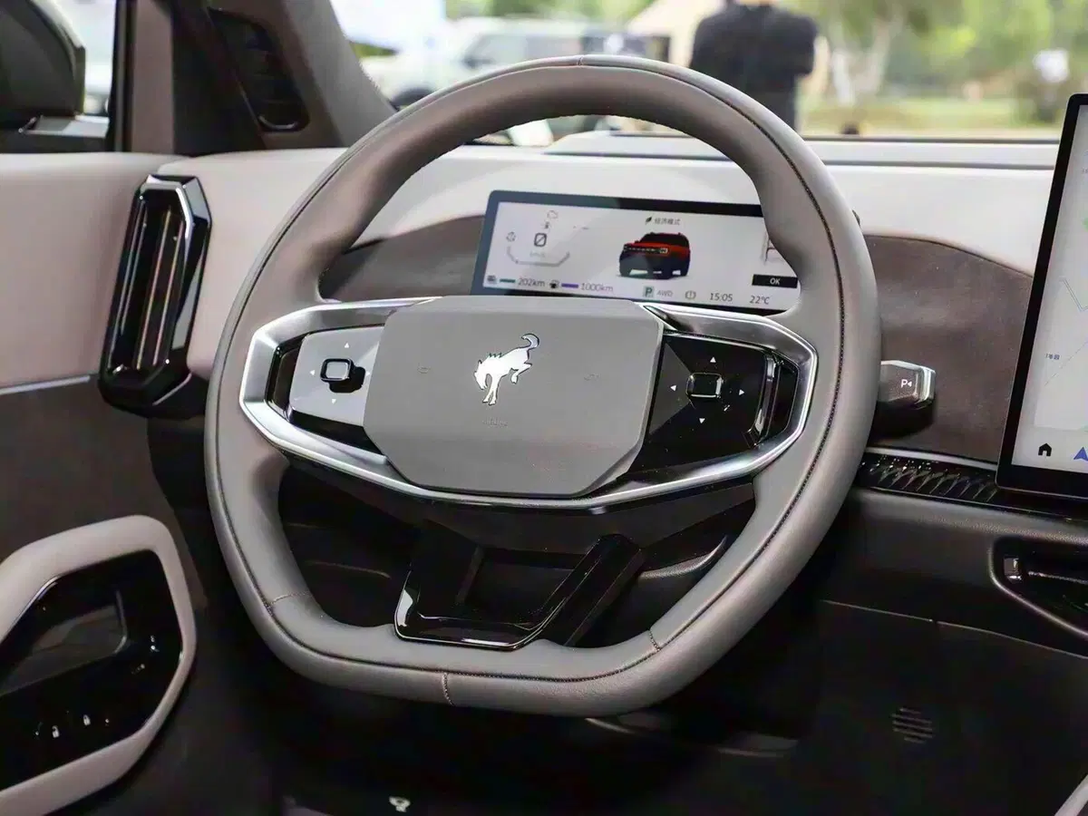 La nuova Ford Bronco elettrica diventa ora un camper hi-tech con una tecnologia da urlo (5)