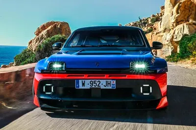 Renault 5 Turbo 3E (2027): l'elettrica da 555 CV debutta sulle strade della Corsica [Foto Spia]