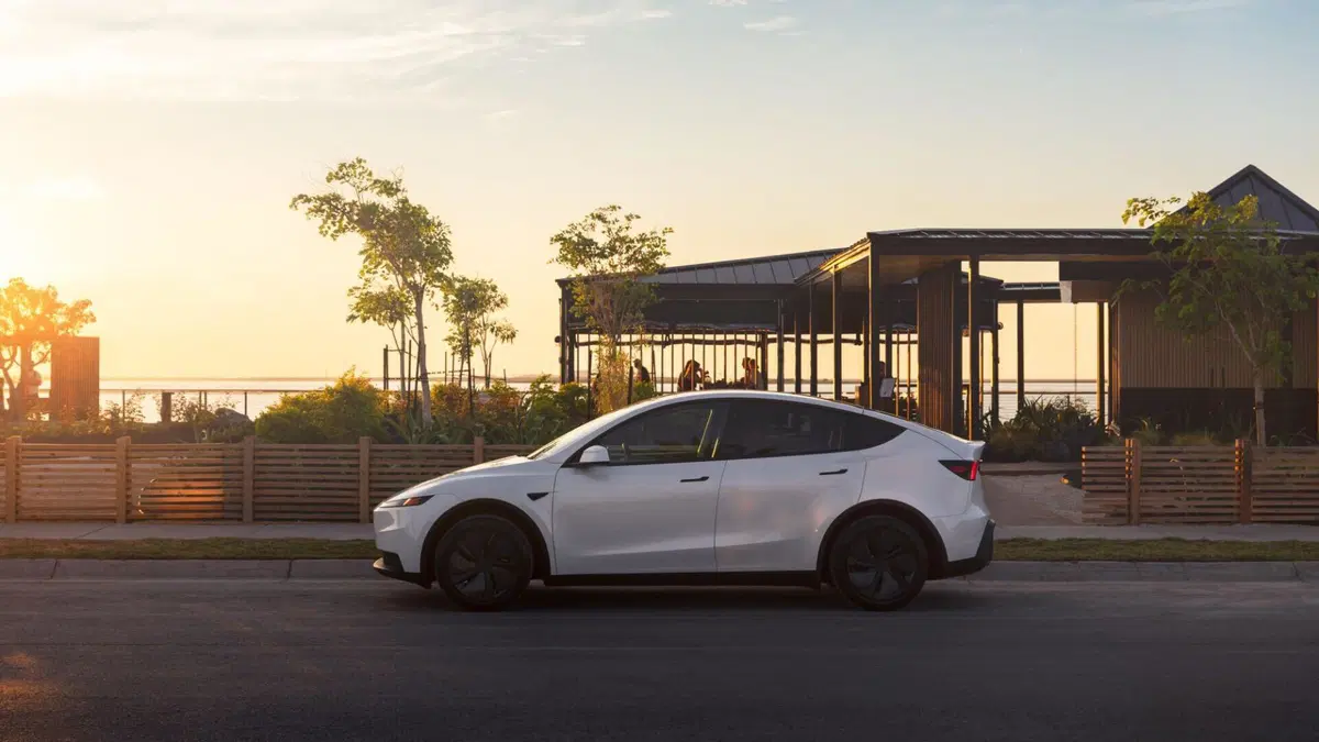 Tesla Model Y Standard: debutta la versione più accessibile del SUV elettrico più venduto al mondo (4)