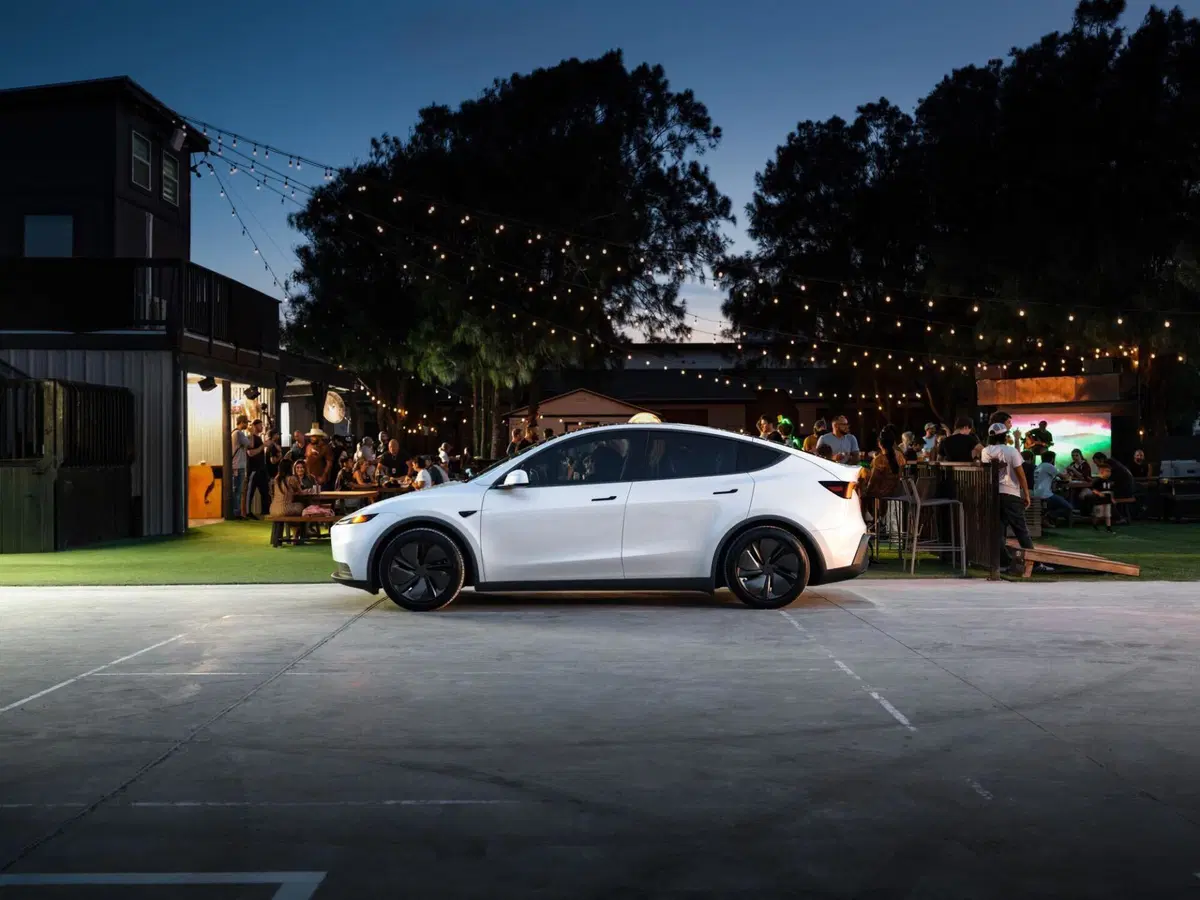 Tesla Model Y Standard: debutta la versione più accessibile del SUV elettrico più venduto al mondo (11)
