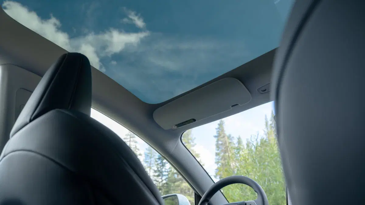 Tesla Model Y e Model 3 Standard: debuttano ufficialmente le versioni più accessibili del SUV e della berlina elettrica (4)