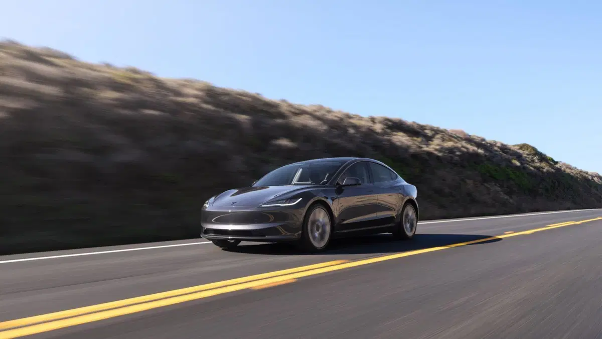 Tesla Model Y e Model 3 Standard: debuttano ufficialmente le versioni più accessibili del SUV e della berlina elettrica (8)