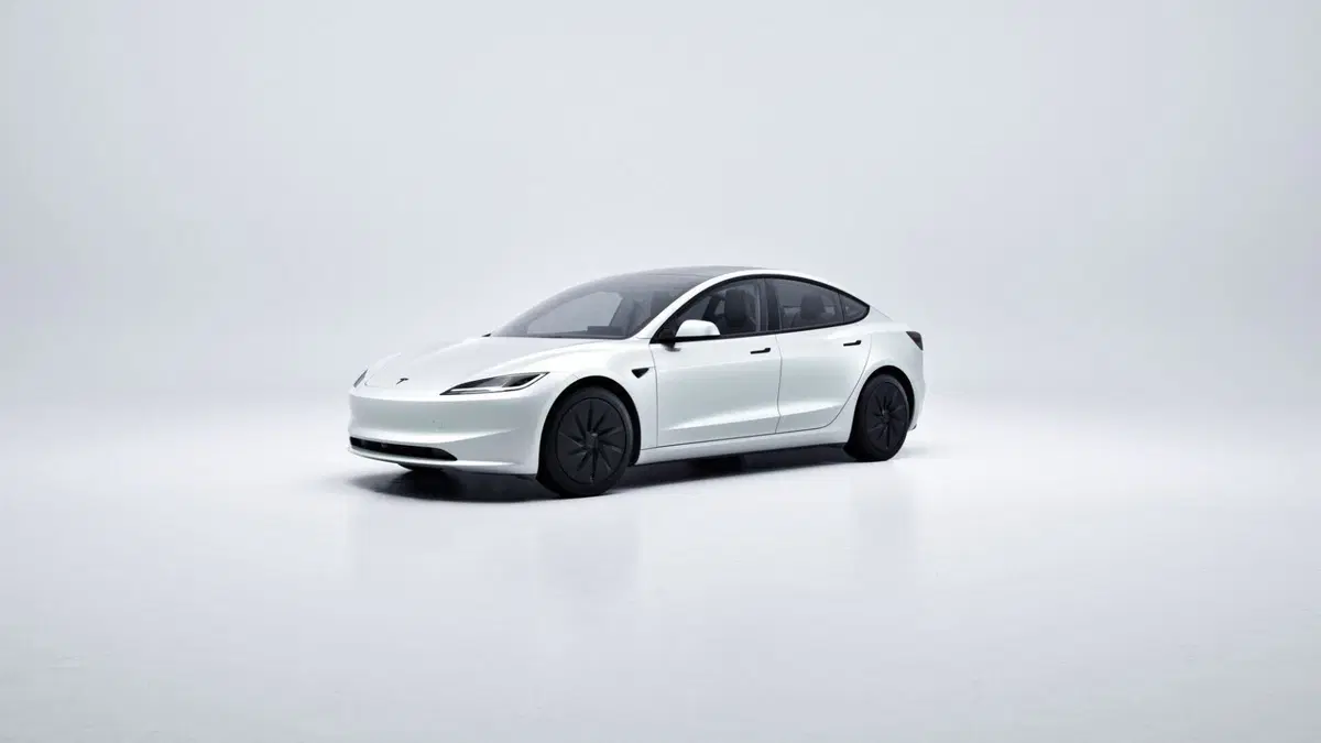 Tesla Model Y e Model 3 Standard: debuttano ufficialmente le versioni più accessibili del SUV e della berlina elettrica (13)