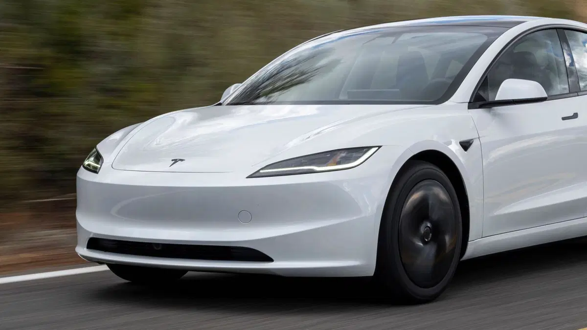 Tesla Model Y e Model 3 Standard: debuttano ufficialmente le versioni più accessibili del SUV e della berlina elettrica (15)