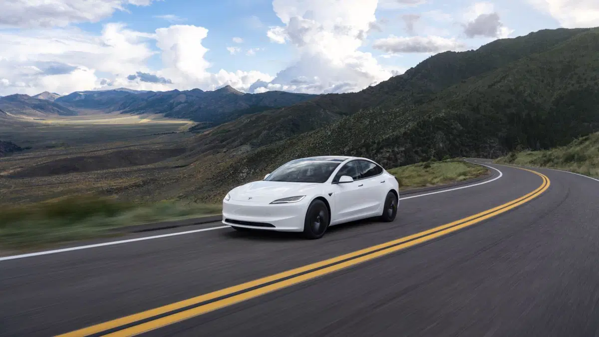 Tesla Model Y e Model 3 Standard: debuttano ufficialmente le versioni più accessibili del SUV e della berlina elettrica (16)