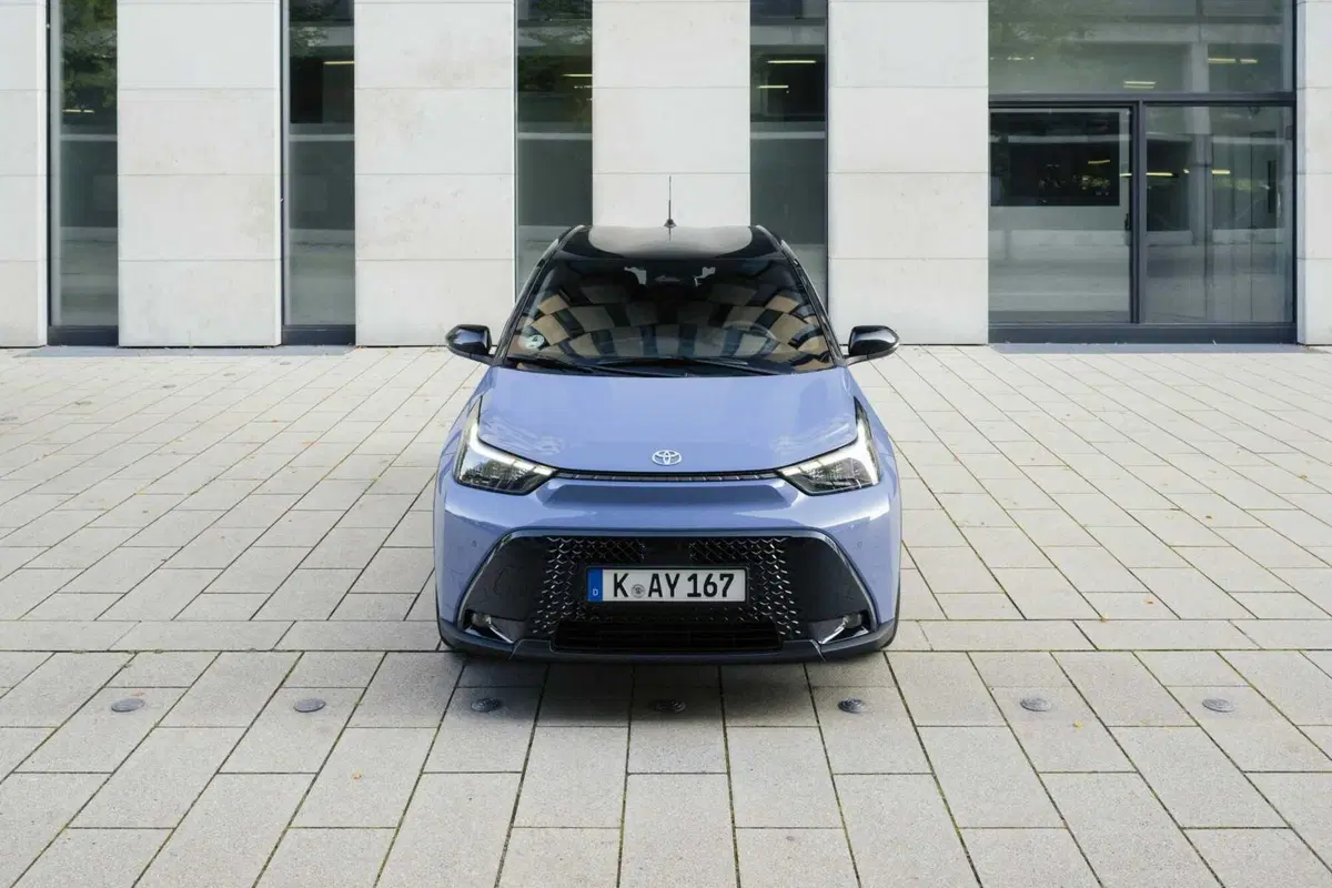 Nuova Toyota Aygo X hybrid 2025: rivoluzione nel segmento A con prezzi da 17.950€ (7)