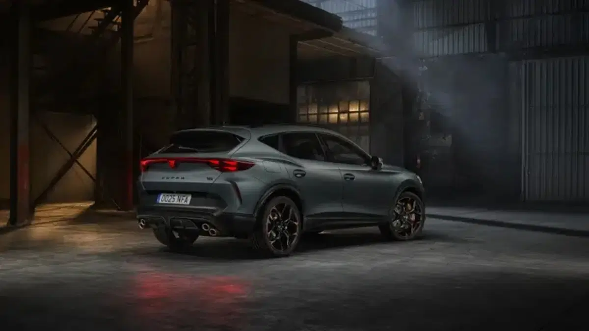 Torna la Cupra Formentor VZ5: il SUV con motore Audi RS3 pronto a infiammare il 2026 (2)