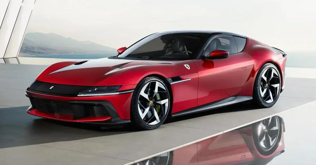 Lunga vita al V12: va bene la Ferrari elettrica, ma la Rossa non rinuncia all&rsquo;endotermico