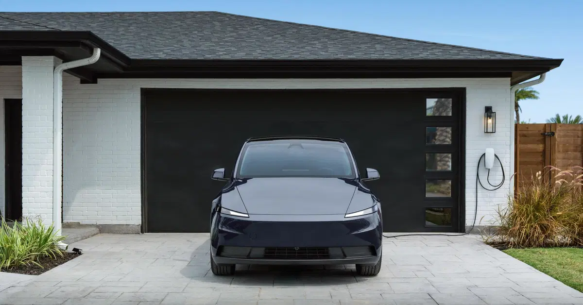 Tesla Model Y Standard 2025: arriva l'elettrica pi&ugrave; accessibile che cambier&agrave; gli "standard" di mercato