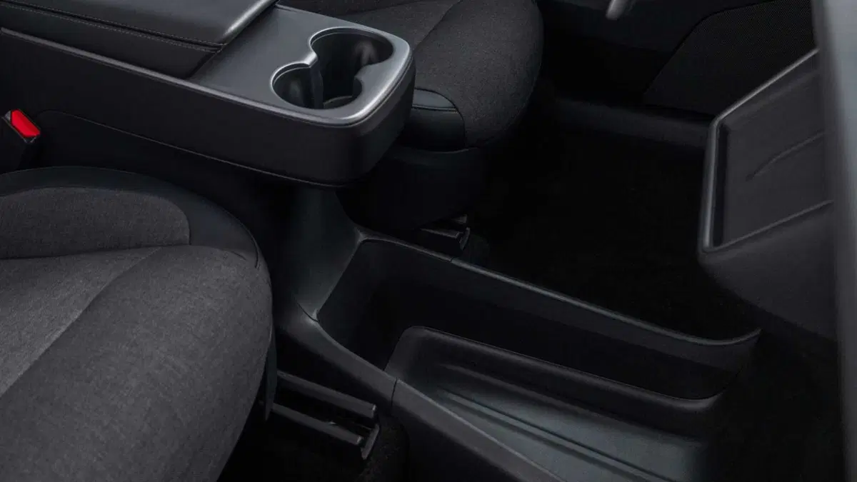 Tesla Model Y Standard 2025: arriva l'elettrica più accessibile che cambierà il mercato (5)