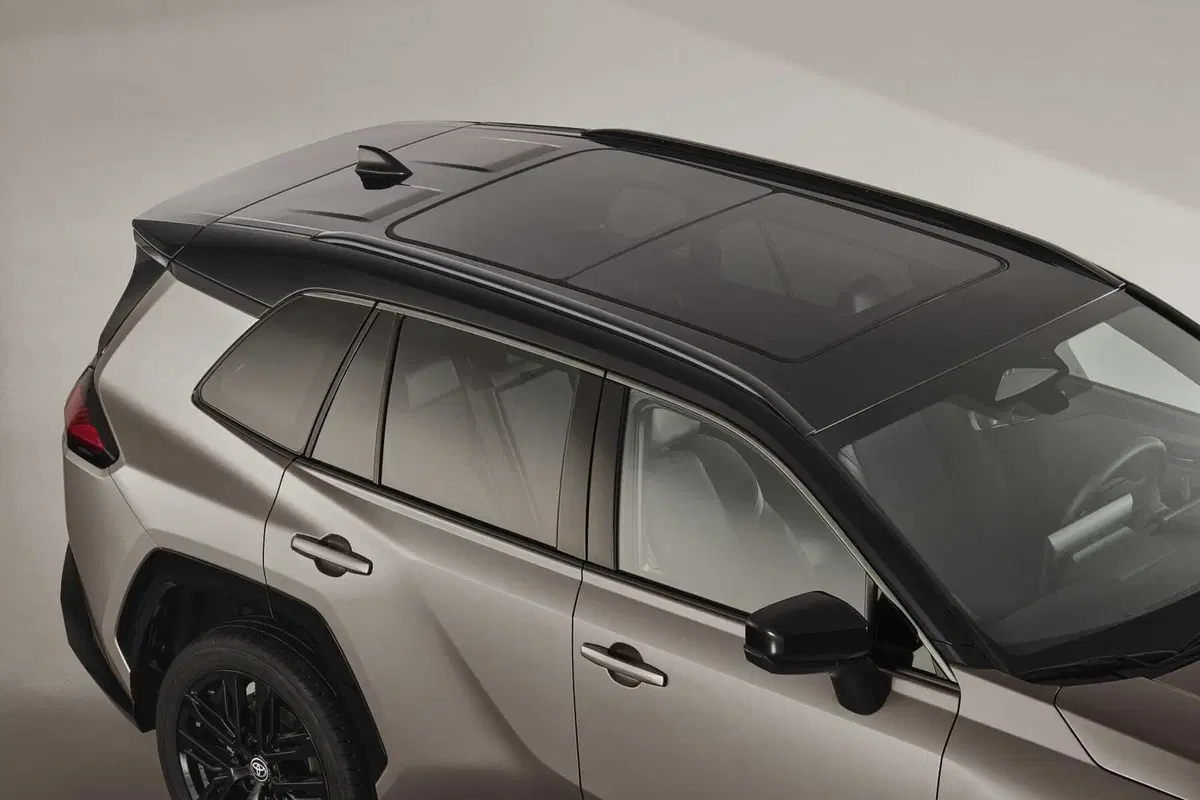 Toyota RAV4 2026: la nuova generazione ibrida arriva in Italia con 100 km di autonomia elettrica. Ordini aperti! (2)
