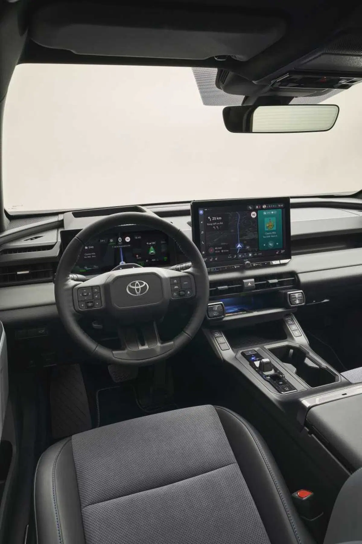 Toyota RAV4 2026: la nuova generazione ibrida arriva in Italia con 100 km di autonomia elettrica. Ordini aperti! (5)