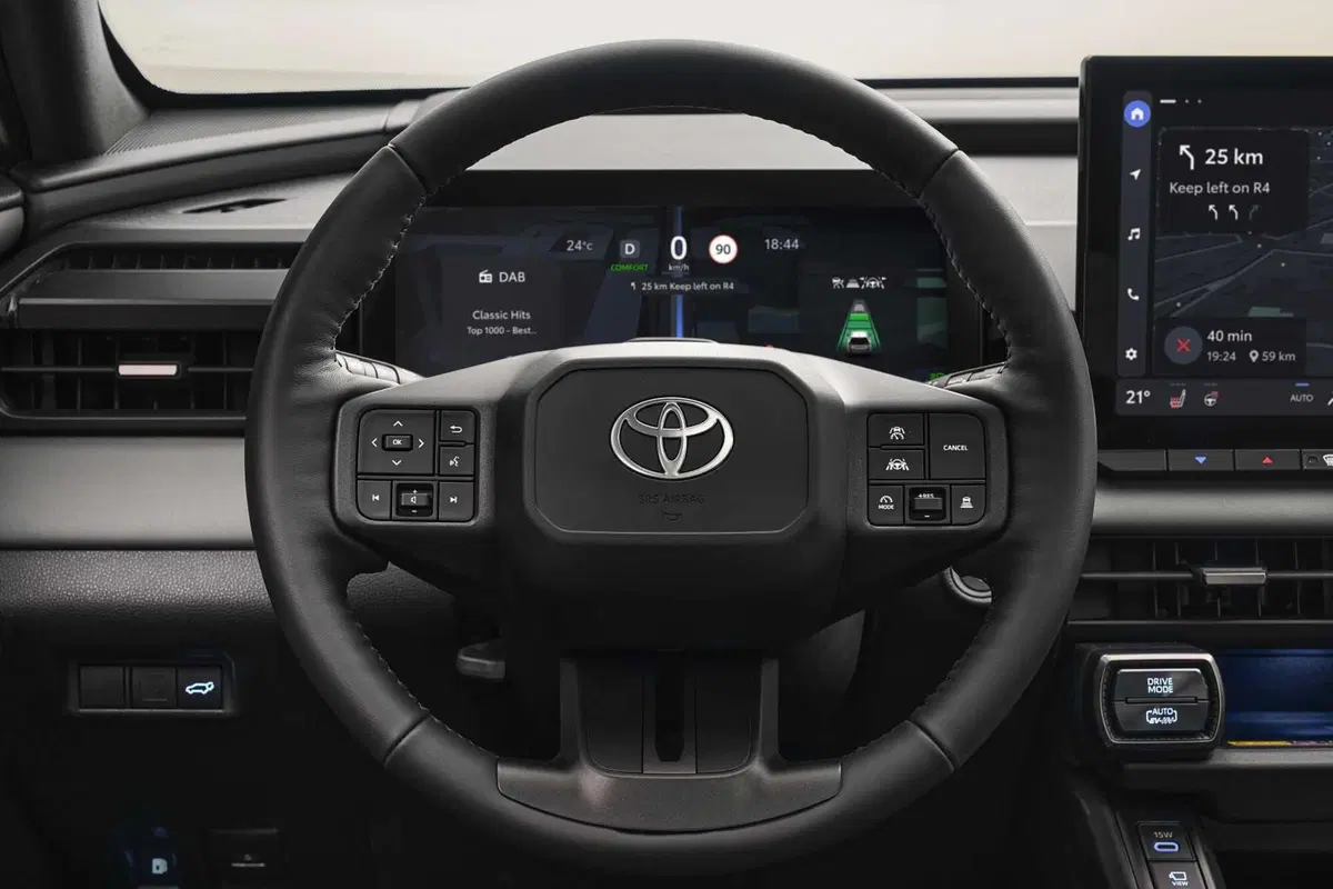 Toyota RAV4 2026: la nuova generazione ibrida arriva in Italia con 100 km di autonomia elettrica. Ordini aperti! (8)