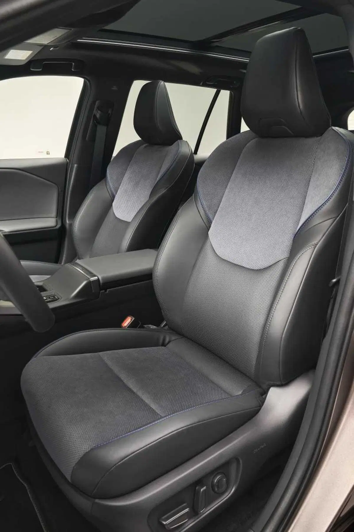 Toyota RAV4 2026: la nuova generazione ibrida arriva in Italia con 100 km di autonomia elettrica. Ordini aperti! (12)
