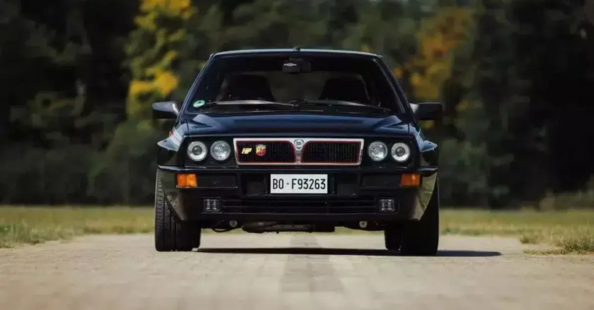 All'asta l'unica Lancia Delta HF Integrale nera di Vasco Rossi: la Martini 5 che non doveva esistere