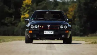 All'asta l'unica Lancia Delta HF Integrale nera di Vasco Rossi: la Martini 5 che non doveva esistere