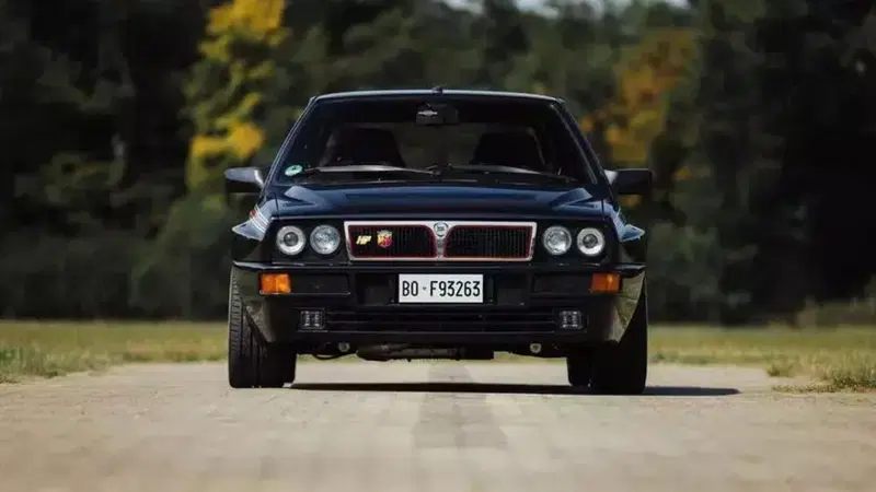 All'asta l'unica Lancia Delta HF Integrale nera di Vasco Rossi: la Martini 5 che non doveva esistere