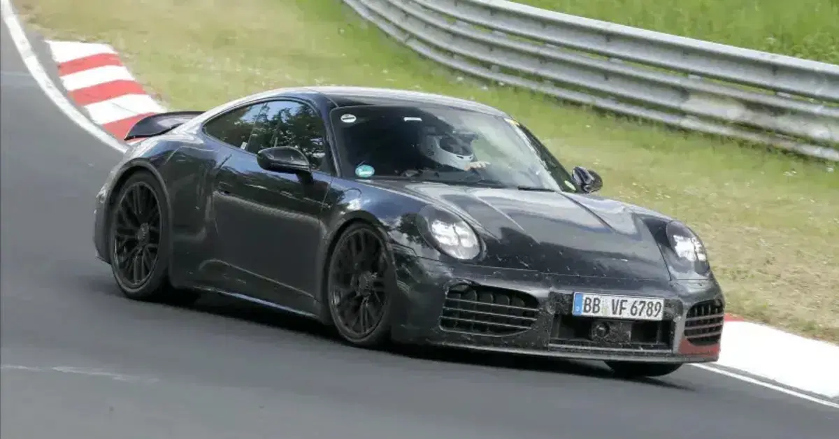 Misteriosa Porsche 911 Turbo sorpresa nei test: niente ala posteriore e look &ldquo;pulito&rdquo;. Che cosa ci sta nascondendo?