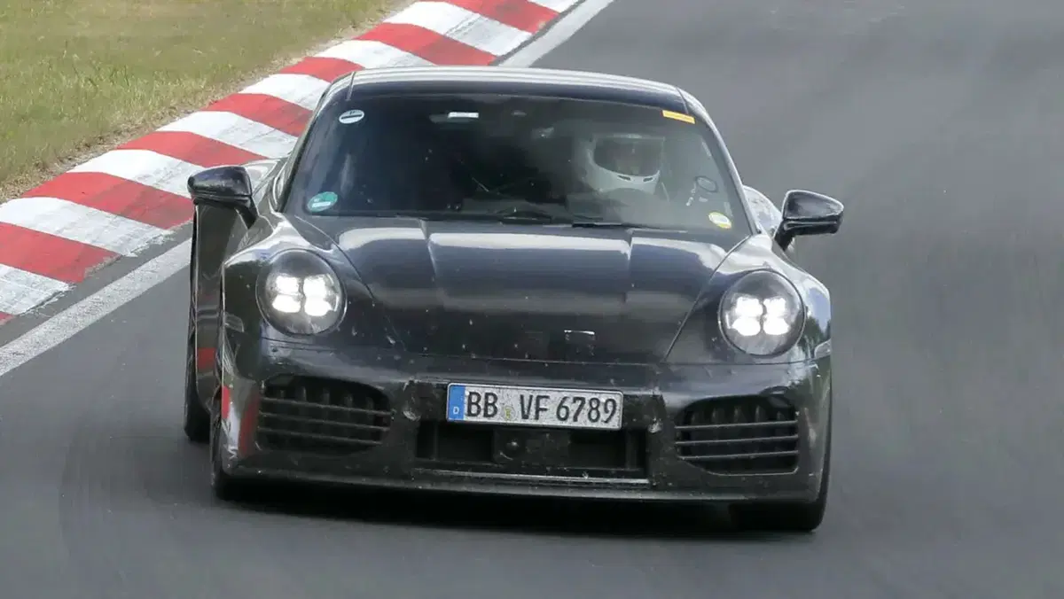 Misteriosa Porsche 911 Turbo sorpresa nei test: niente ala posteriore e look “pulito”. Che cosa ci sta nascondendo? (3)