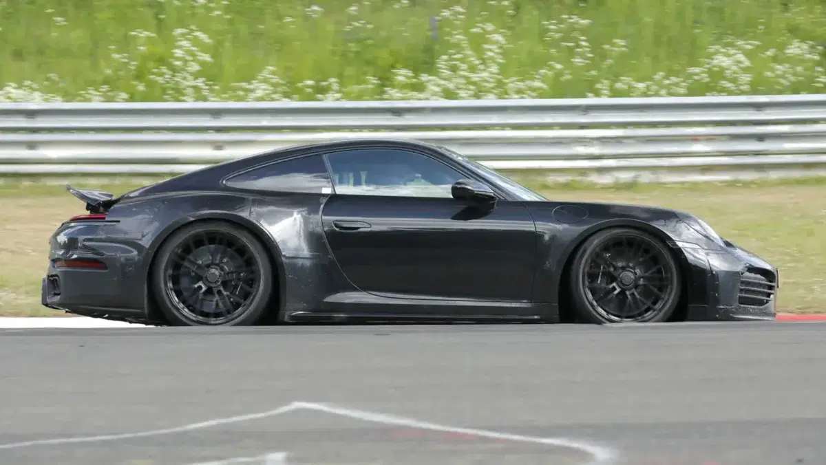 Misteriosa Porsche 911 Turbo sorpresa nei test: niente ala posteriore e look “pulito”. Che cosa ci sta nascondendo? (4)