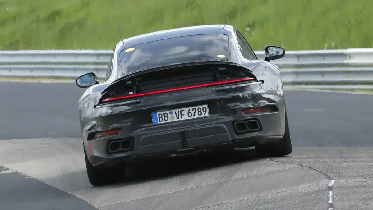 Misteriosa Porsche 911 Turbo sorpresa nei test: niente ala posteriore e look “pulito”. Che cosa ci sta nascondendo? (6)