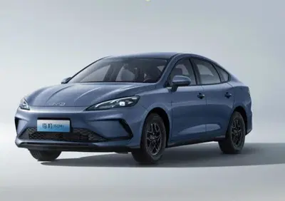 BYD Seal 05 DM-i 2026: 2.000 km di autonomia a soli 11.200 dollari 