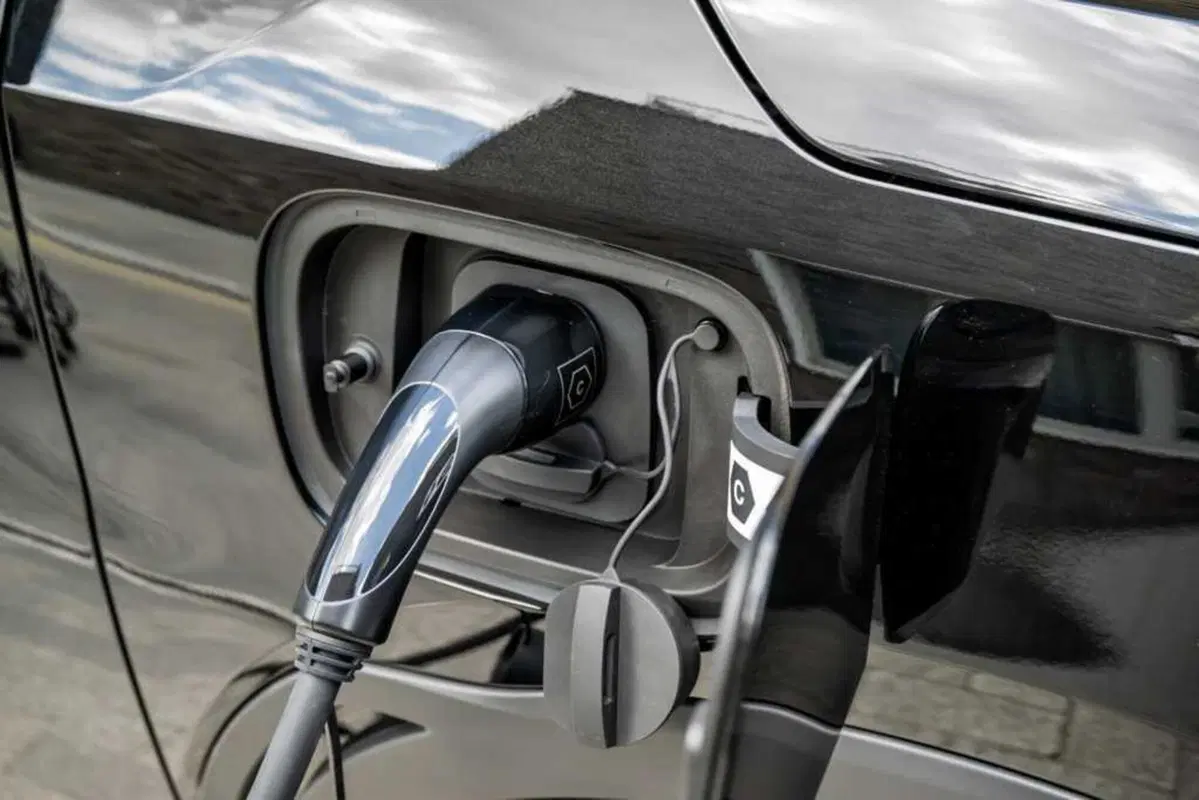 Incentivi auto elettriche 2025: Click Day del 15 ottobre rinviato all'ultimo minuto, caos ecobonus