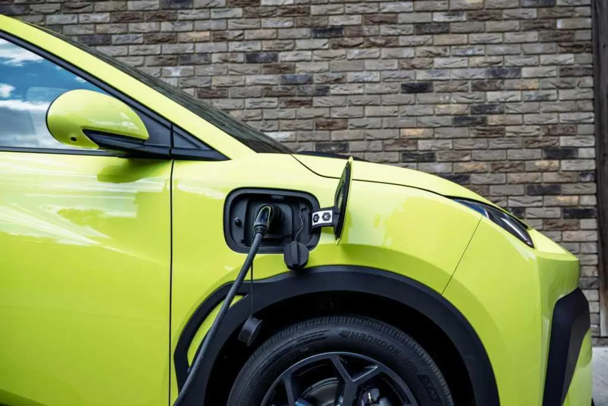 Incentivi auto elettriche 2025: Click Day del 15 ottobre rinviato all'ultimo minuto, caos ecobonus (2)