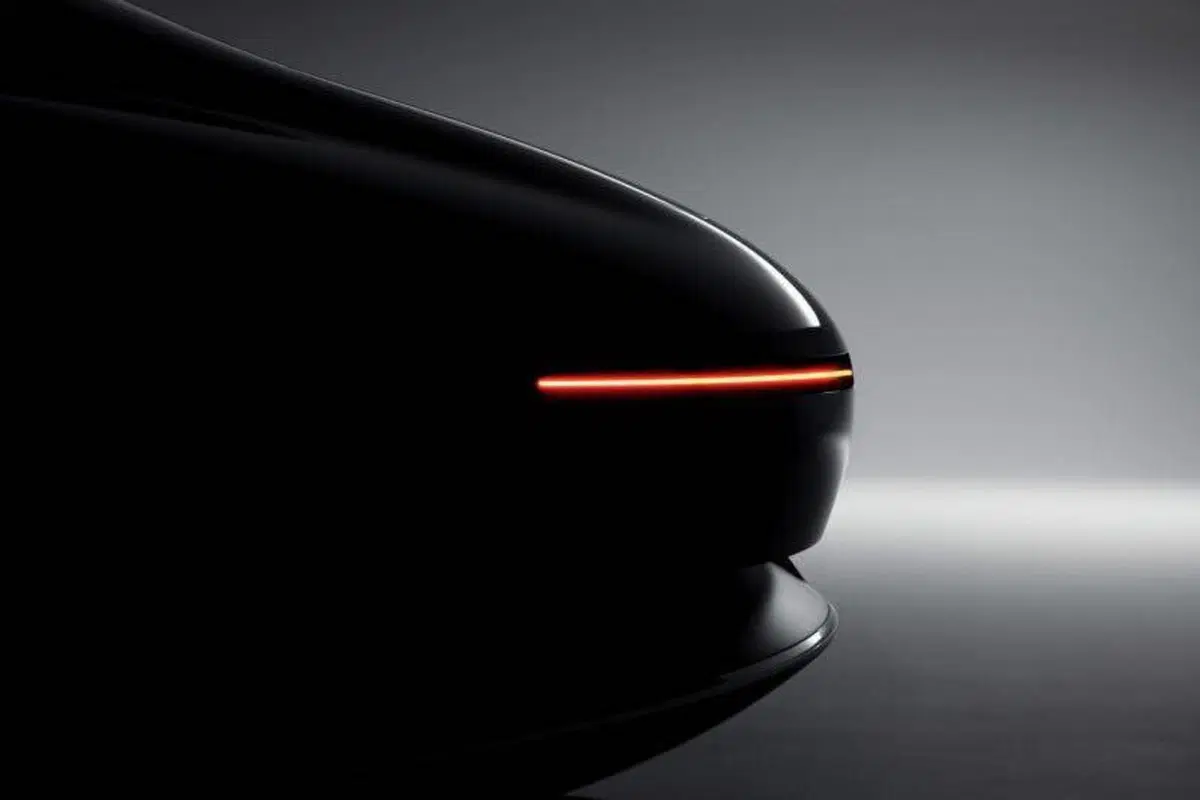 Mercedes Vision Iconic: ecco una “Batmobile” di lusso… elettrica (7)
