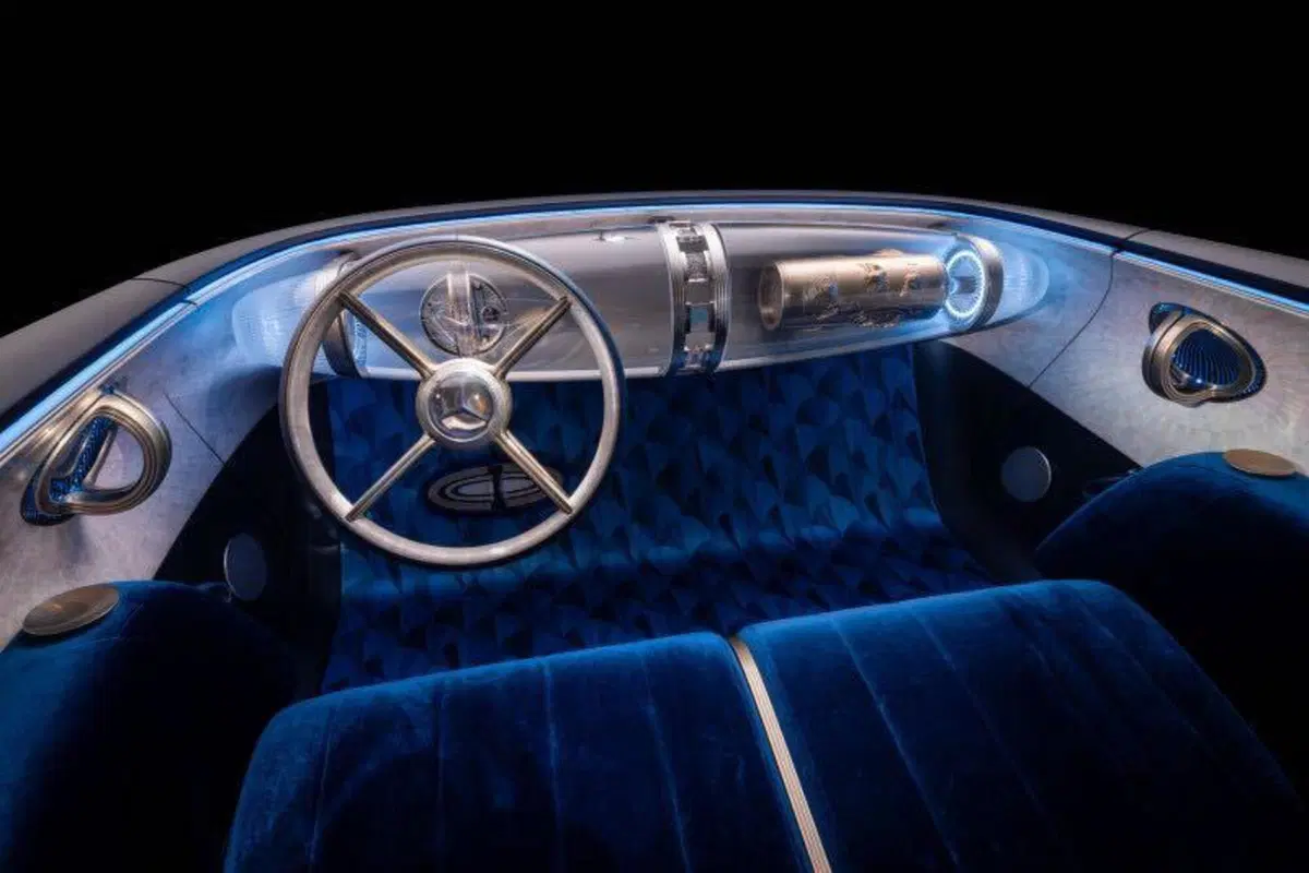 Mercedes Vision Iconic: ecco una “Batmobile” di lusso… elettrica (10)