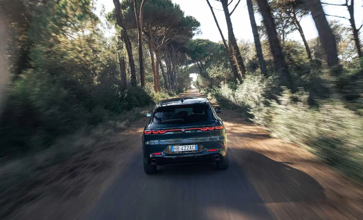 Alfa Romeo Tonale 2026: il restyling che conquista con stile italiano, diesel incluso (11)