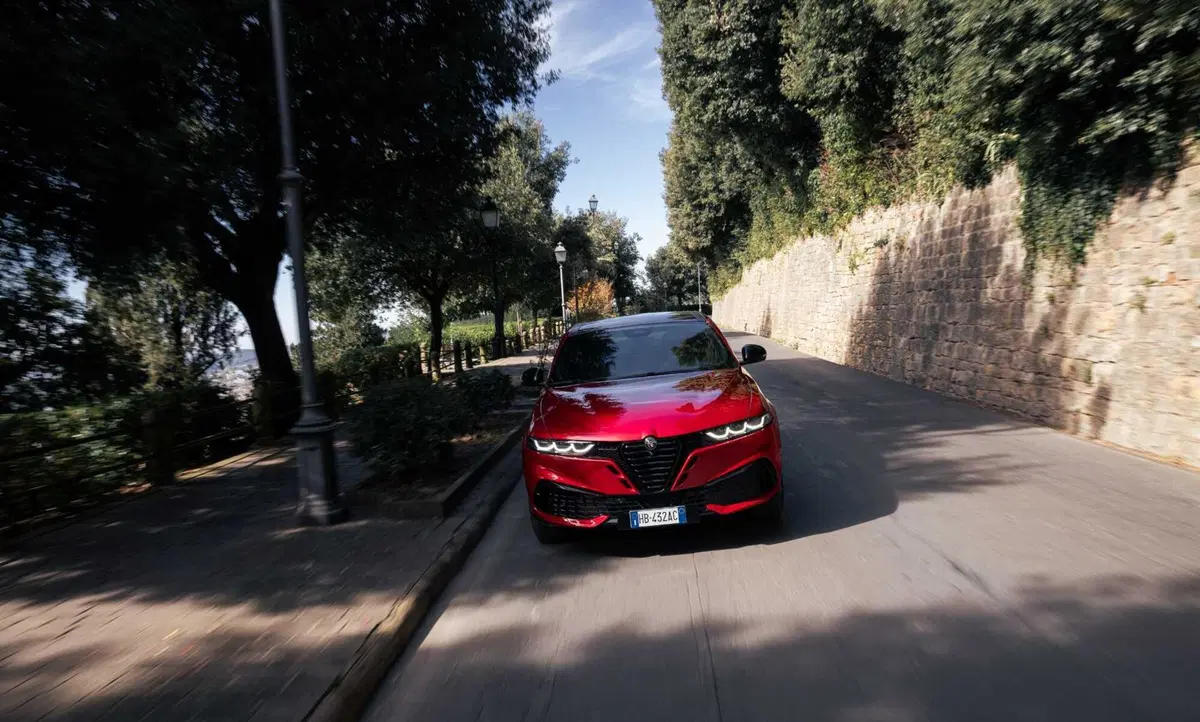 Alfa Romeo Tonale 2026: il restyling che conquista con stile italiano, diesel incluso (40)