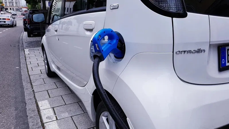 Sempre pi&ugrave; colonnine di ricarica compaiono nei parcheggi