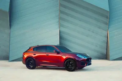 Maserati Grecale Tributo Il Bruciato: un omaggio tra vino e motori tutto all&rsquo;italiana