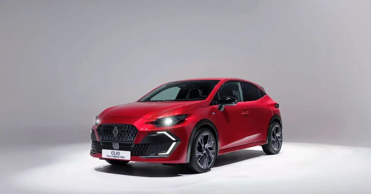 Renault Clio 2026: ordini aperti da oggi, si parte da 18.900 euro e il Full Hybrid...