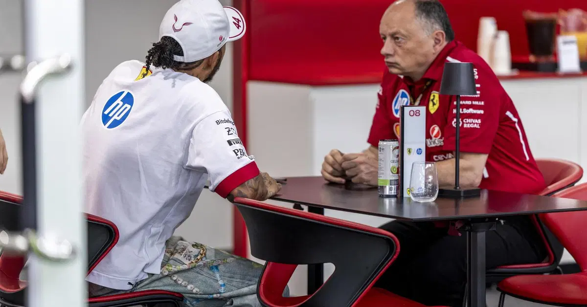 Crisi Ferrari: Fr&eacute;d&eacute;ric Vasseur parla di "maionese" con Lewis Hamilton, ma la ricetta non convince