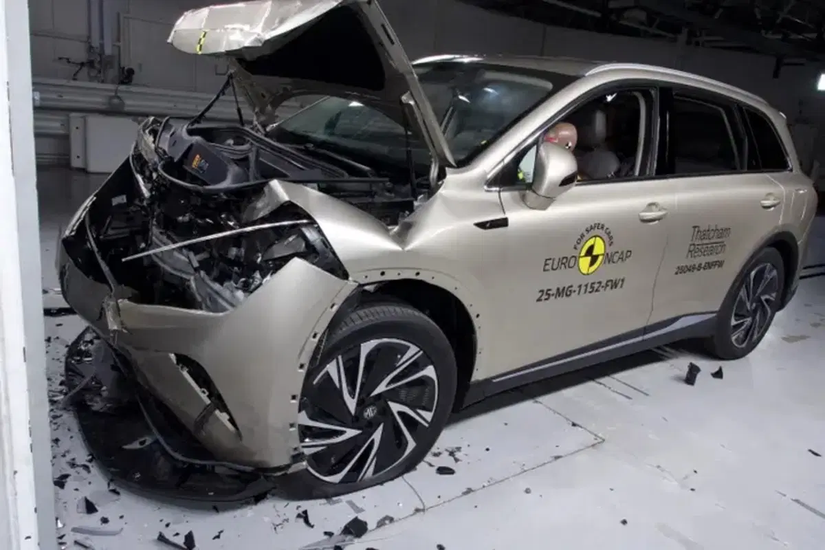 Nuova MG S6 EV svelata per sbaglio da Euro NCAP: ecco le prime immagini e le 5 Stelle nei crash test (5)