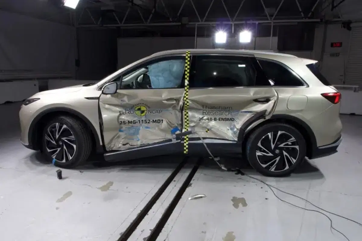 Nuova MG S6 EV svelata per sbaglio da Euro NCAP: ecco le prime immagini e le 5 Stelle nei crash test (3)