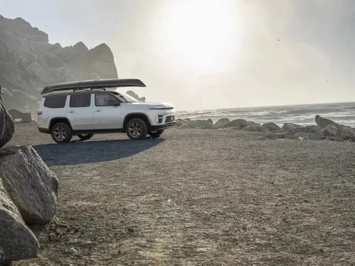 Ecco la nuova Jeep Grand Wagoneer con un’autonomia da urlo  (3)
