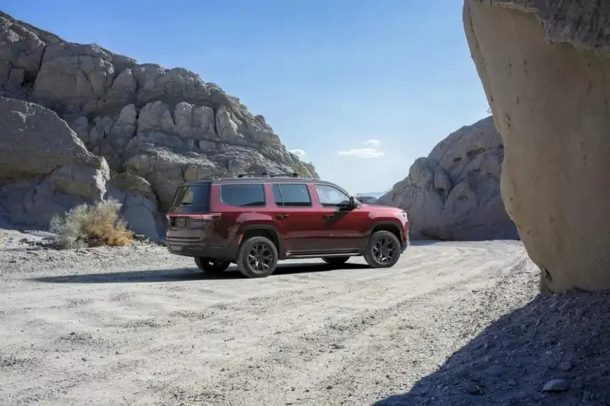 Ecco la nuova Jeep Grand Wagoneer con un’autonomia da urlo  (9)