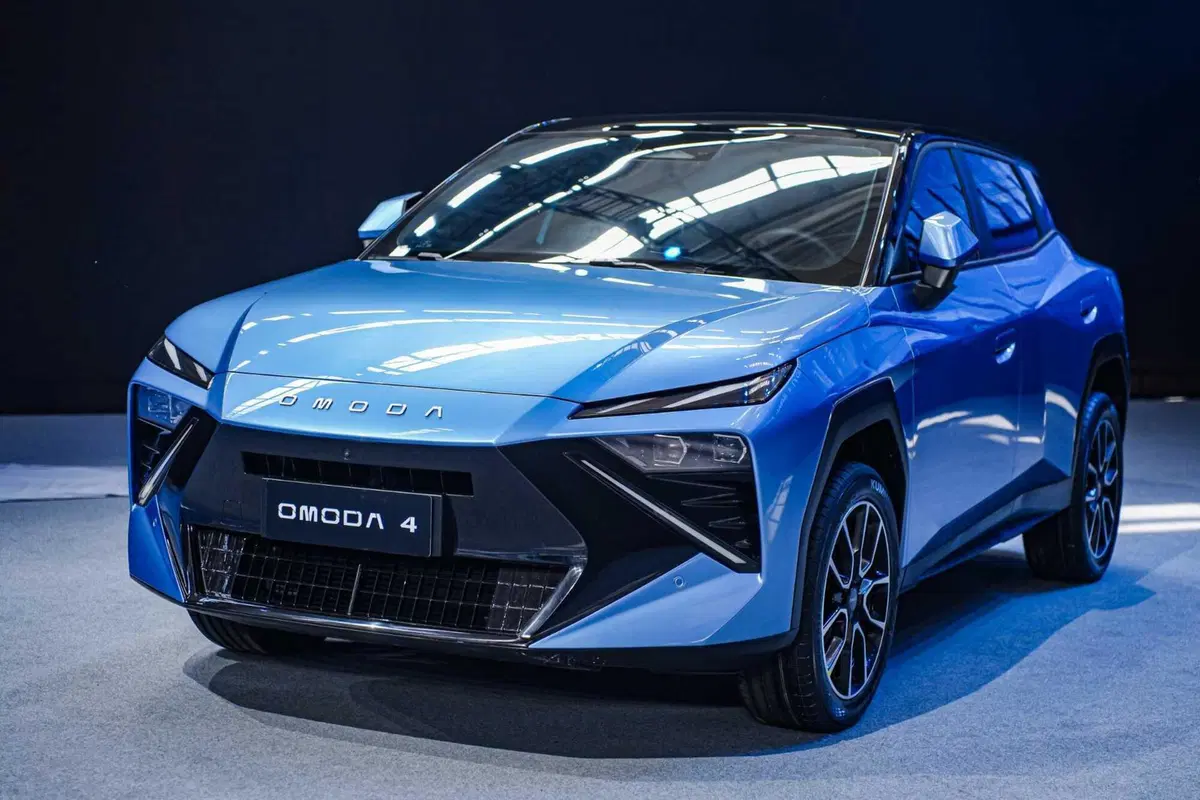 Omoda 4: la SUV cinese dal design futuristico pronta a sfidare i big europei, da circa 20.000 euro (2)